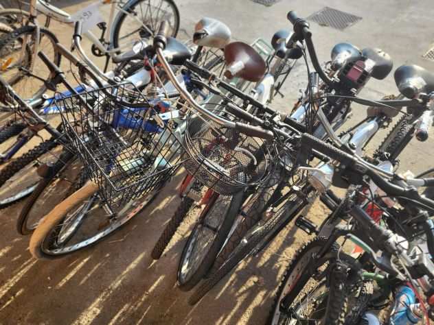 Biciclette di di diverse tipologie