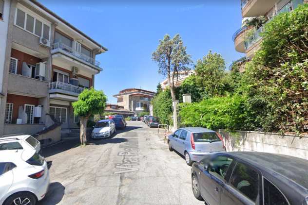 BILOCALE IN ZONA TOMBA DI NERONE SPESE INCLUSE