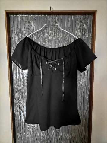 BLUSA CON PIZZO SANGALLO stringata lacci, scollo arricciato