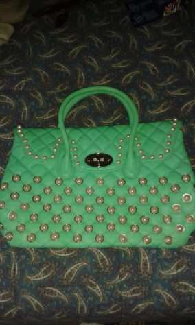 Borsa verde con perle