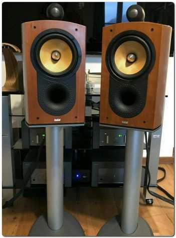 Bowers amp Wilkins BampW Nautilus 805 con supporto