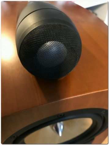 Bowers amp Wilkins BampW Nautilus 805 con supporto