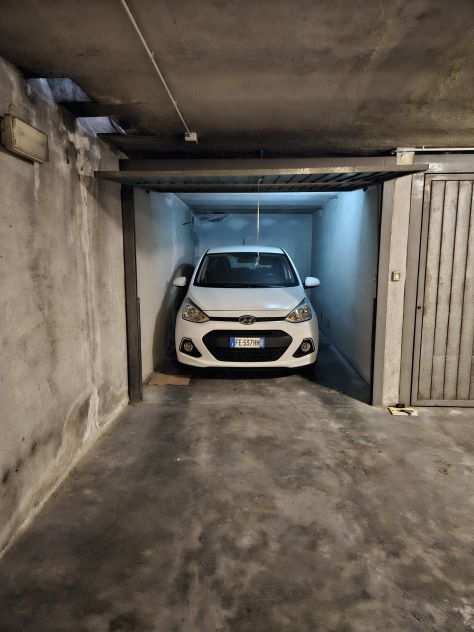 Box auto chiuso da serranda in garage condominiale