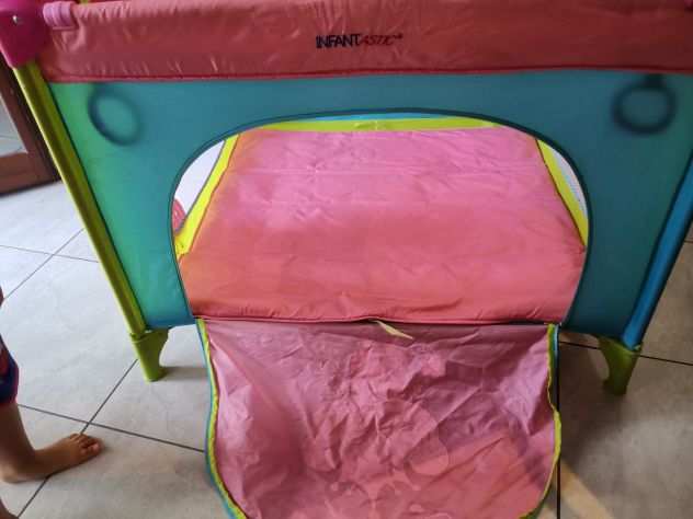 Box con lato in rete apribile per bambini