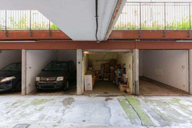 Box  Garage di 10 msup2 in vendita a Milano