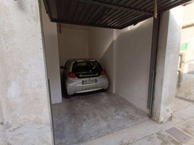 Box  Garage di 10 msup2 in vendita a Torino