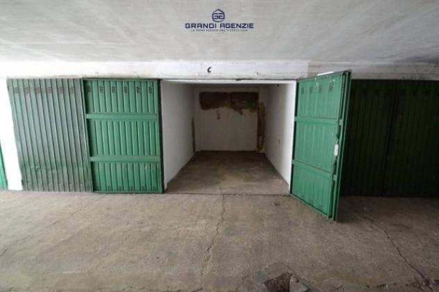 Box  Garage di 11 msup2 in vendita a Parma