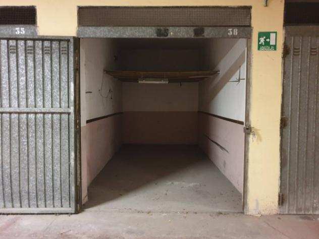Box  Garage di 12 msup2 in vendita a Moncalieri