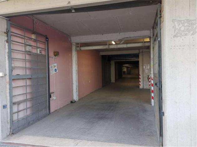Box  Garage di 17 msup2 in vendita a Modena