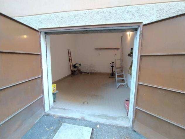 Box  Garage di 25 msup2 in affitto a Bologna