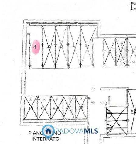 Box  Garage di 26 msup2 in vendita a Padova