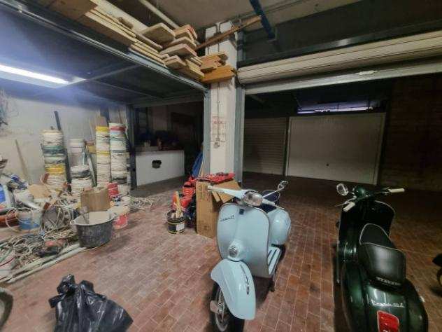Box  Garage di 52 msup2 in vendita a Firenze
