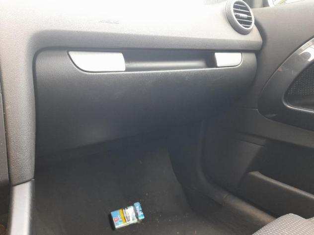 BOX PORTAOGGETTI COMPLETO AUDI A3 laquo8P1raquo (2004)