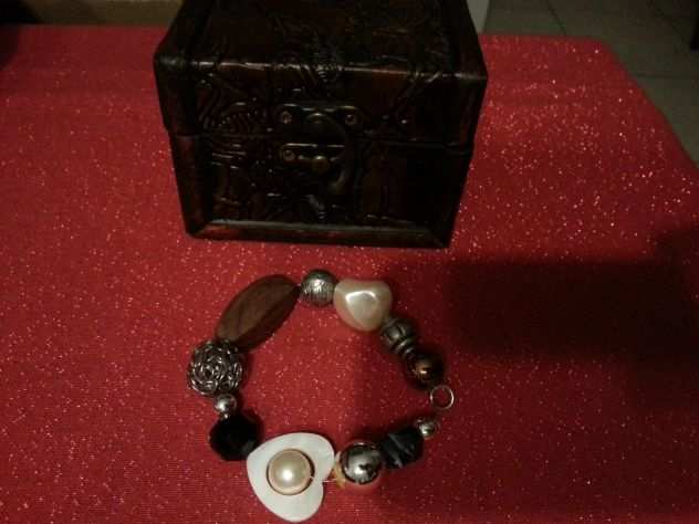 Braccialetto Fantasia bijoux con scrigno legno