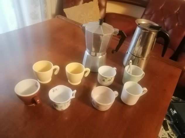 Caffettiere moka e Bialetti ( da 68 tazz2e) con tazzine varie