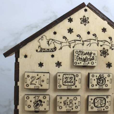 Calendario dellrsquoAvvento in legno per Natale
