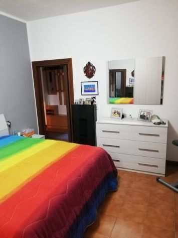 Camera con letto matrimoniale libera da subito- Linea M5