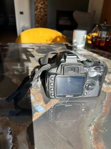 Camera fotografica Nikon D40 con obiettivo