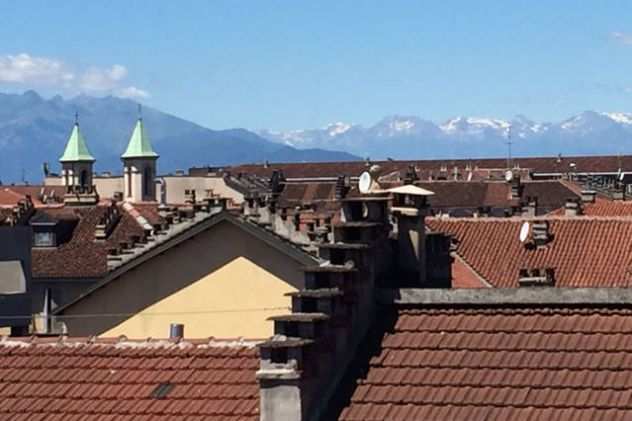 Camera singola in grande appartamentoultimo pianotetto appena rifatto