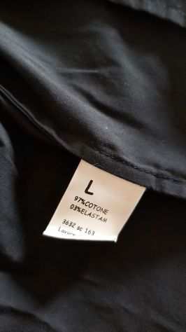 Camicia nera quotAlta Tensionequot con dettagli particolari. Taglia ML.