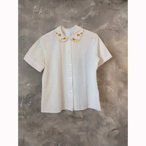 Camicia vintage con colletto ricamato