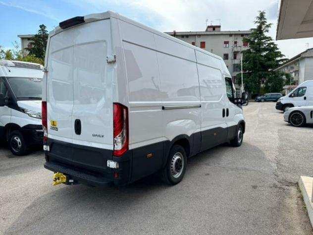 Camion IVECO DAILY 35S14 2.3 E6 FURGONE 62.000KM