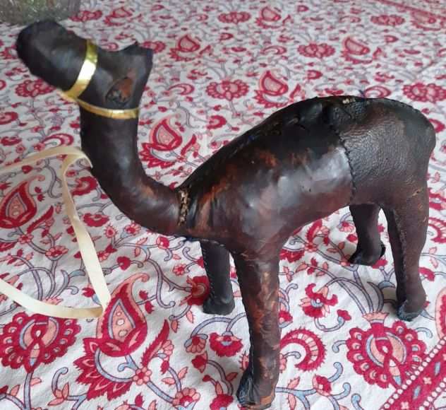 cammello in cuoio vintage fatto a mano h 20 cm