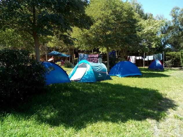 Campeggio estivo, tende e camper.