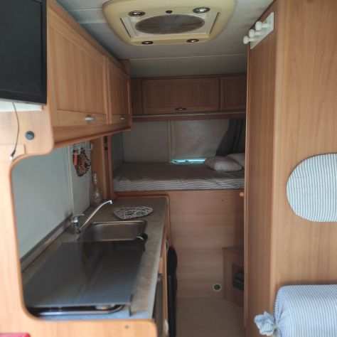 Camper Elnagh con garage e 2 letti matrimoniali