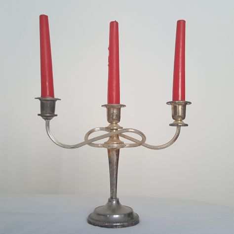 Candelabro a tre punte - Con candele rosse