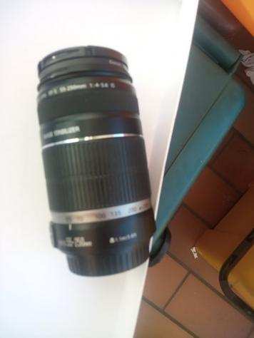 Canon EF-S 55-250mm zoom IS