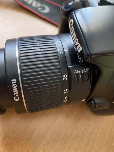 Canon EOS 1100d con obiettivo, custodia e cavalletto