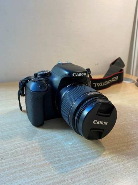 Canon EOS 600D Fotocamera Reflex Digitale 18 Megapixel con Obiettivo EF-S 18-55