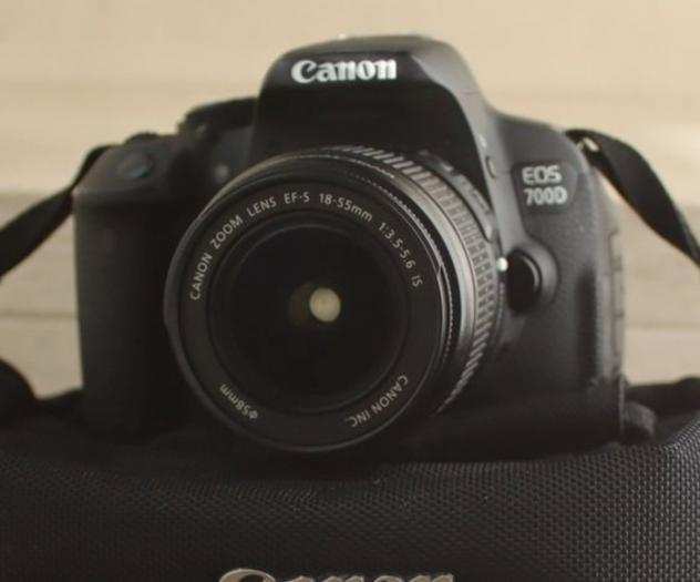 Canon EOS 700d  18-55 IS  sd 32gb  original Canon Bag Fotocamera reflex digitale (DSLR)