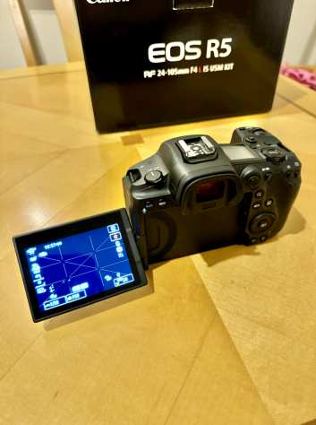 Canon EOS R5  obiettivo RF 24-105mm USM Pro extras