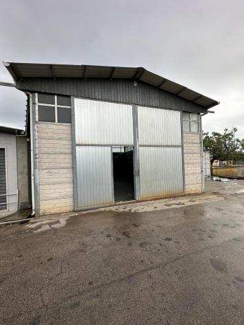 Capannone commerciale in affitto a Massa 100 mq Rif 1178189