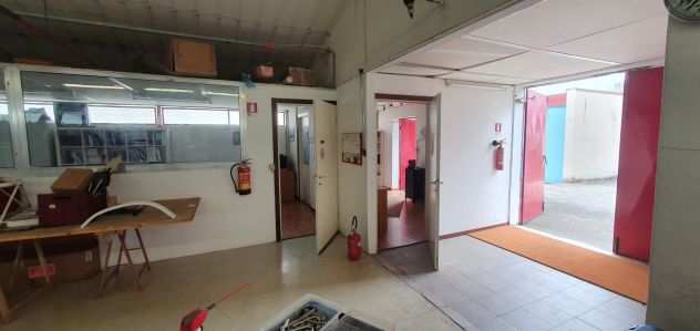 Capannoni consenza uffici da 350 a 500 m2 a Rivanazzano