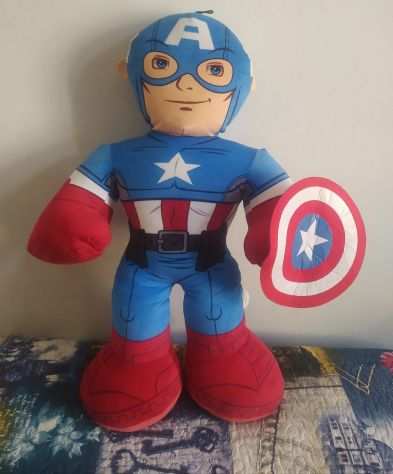 Capitan America pupazzo 70 cm Milano metro gialla Rogoredo