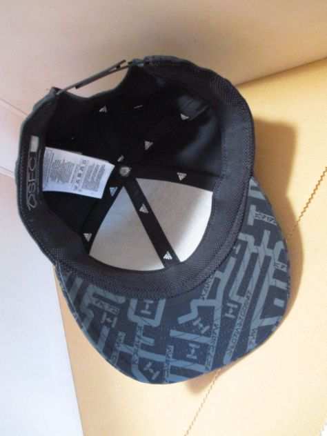 Cappello ADIDAS Star Wars. Colore nero-grigio. Cinghietta posteriore regolabile