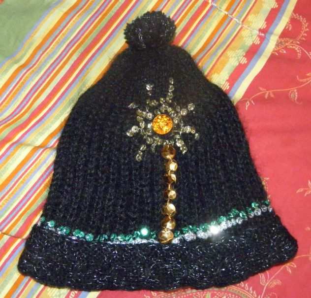 Cappello nero con paillettes