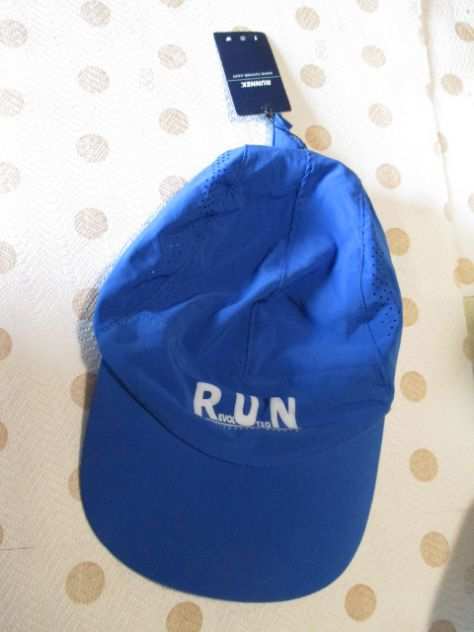 cappello RUNNEK poliammide 100 NUOVO con cartellino ed etichetta