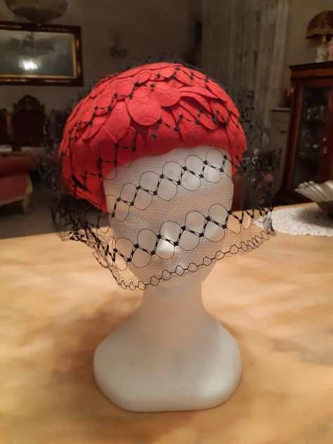 Cappello vintage calottina petali feltro rosso
