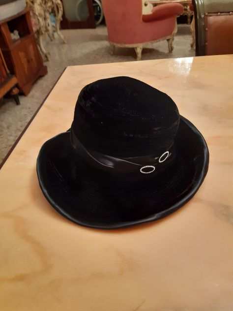 Cappello vintage in velluto nero