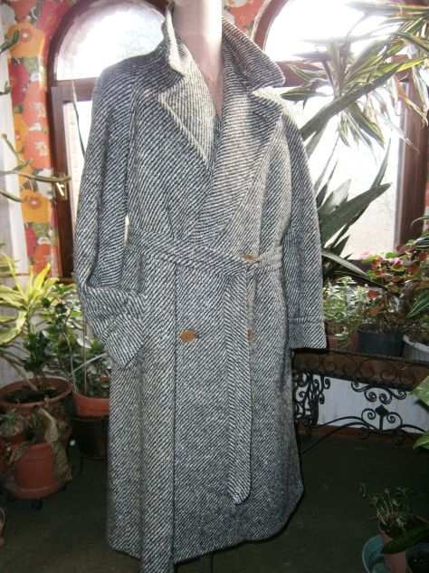 Cappotto di lana Corneliani -Angelucci-Varese ,quasi nuovo,100 pura lana -t.44