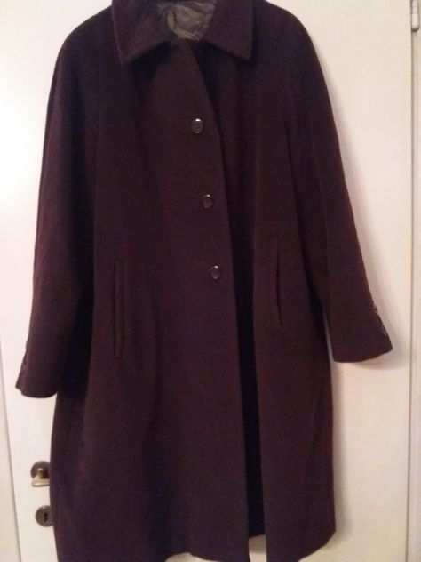 Cappotto marrone lungo Lana vergine 100 Marca Hella come nuovo