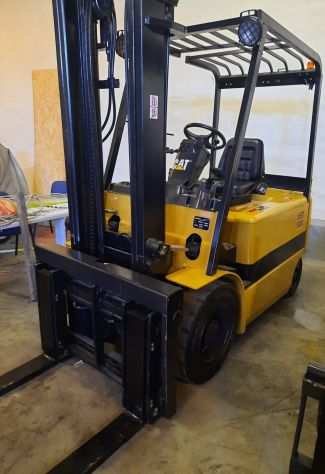 Carrello elevatore Elettrico CAT 30 q