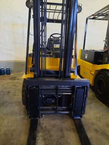 Carrello elevatore Elettrico CAT 30 q