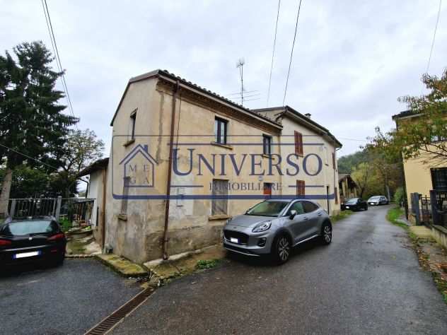 CASA BIFAMILIARE SU DUE LIVELLI CON GIARDINO RUSTICO E BOX