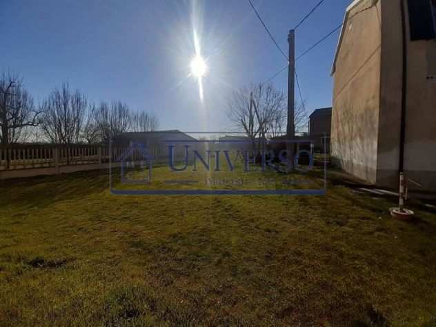 CASA CON AMPIO GIARDINO DA RISTRUTTURARE LIBERA SUBITO