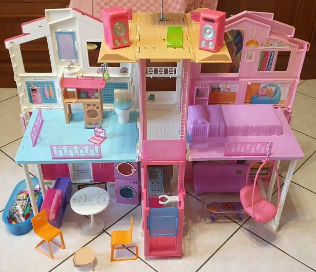 casa di barbie giocattolo